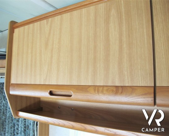 Camper usato mansardato Arca, 5 posti letto con dinette convertibile in letto, bagno spazioso e finestrato, cucina a L. In vendita da Italia VR a Torino.