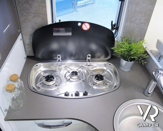 Burstner Lyseo TD 690 - camper nuovo semintegrale con letti gemelli e basculante, dinette trasformabile in letto. Pacchetto Premium. Su Fiat Ducato 140 CV. In vendita da Italia VR a Torino