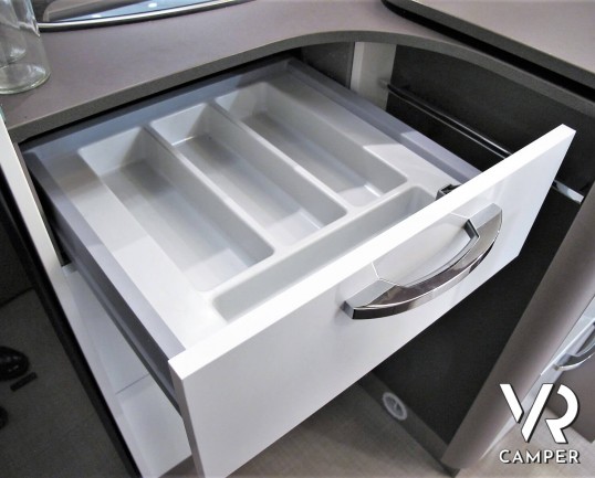 Burstner Lyseo TD 690 - camper nuovo semintegrale con letti gemelli e basculante, dinette trasformabile in letto. Pacchetto Premium. Su Fiat Ducato 140 CV. In vendita da Italia VR a Torino