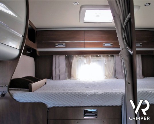 Laika Ecovip 305: camper usato semintegrale con letto matrimoniale posteriore e letto singolo basculante, su Fiat Ducato 130 CV, Euro 6 B. In vendita da Italia VR a Torino.