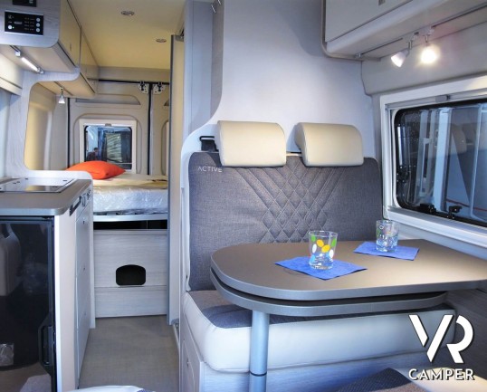 Burstner Campeo C 600: camper furgonato nuovo colore bianco, con letto sul tetto, accessoriato con pacchetto Campeo + Active. Su Fiat Ducato 140 CV.
