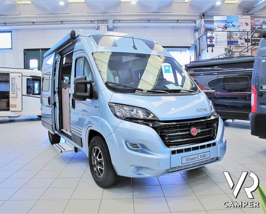 Burstner Eliseo C 540: camper furgonato nuovo con letto sul tetto, colore blu, accessoriato con pacchetto Eliseo + Eliseo Select. Su Fiat Ducato 140 CV.