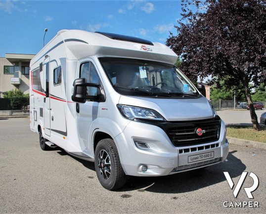 Burstner Lyseo TD 680 Privilège: camper nuovo semintegrale con letto basculante e garage per biciclette. Pacchetto Lyseo TD. Su Fiat Ducato 140 CV.