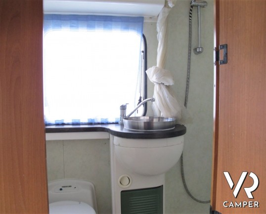 Rimor - Camper usato mansardato con 6 posti letto, su motore Ford 2.5 TD. In vendita da Italia VR a Torino - Druento.