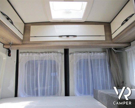 Font Vendôme Horizon 307: furgone camperizzato marchio Font Vendôme con letto matrimoniale posteriore, sospensioni ad aria, veranda, 2° batteria servizi, retrocamera.