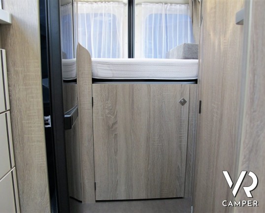 Font Vendôme Horizon 307: furgone camperizzato marchio Font Vendôme con letto matrimoniale posteriore, sospensioni ad aria, veranda, 2° batteria servizi, retrocamera.