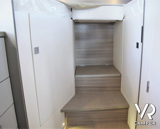 Burstner Travel Van 620: camper nuovo semintegrale con letti gemelli, accessoriato con Pacchetto Premium. Su Fiat Ducato 140 CV. In visione da Italia VR.