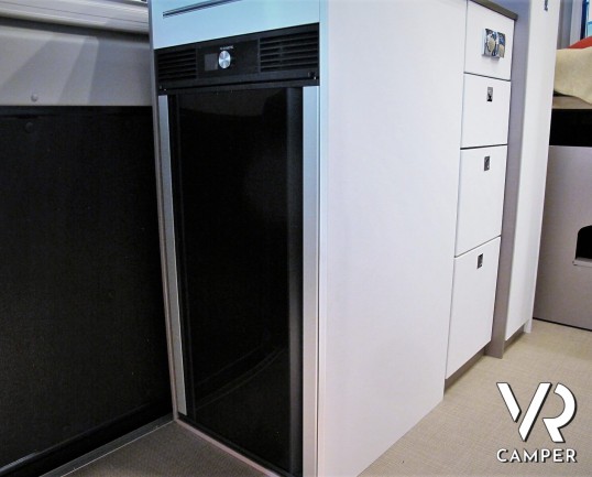 Burstner Eliseo C 540 - camper furgonato nuovo con letto sul tetto, accessoriato con pacchetto Eliseo + Eliseo Select. Su Fiat Ducato