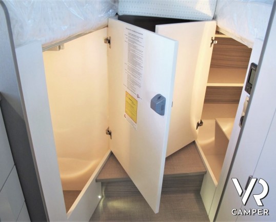 Burstner Travel Van 620: camper nuovo semintegrale con letti gemelli, accessoriato con Pacchetto Premium. Su Fiat Ducato 140 CV. In visione da Italia VR.