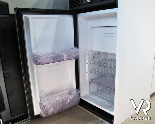 Burstner Eliseo C 540 - camper furgonato nuovo con letto sul tetto, accessoriato con pacchetto Eliseo + Eliseo Select. Su Fiat Ducato