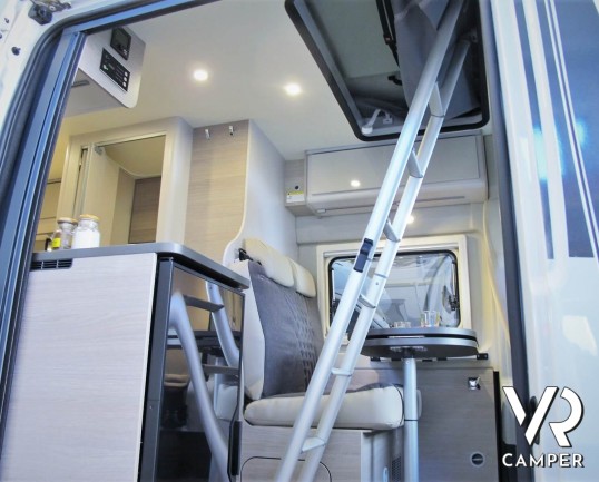 Burstner Campeo C 600: camper furgonato nuovo colore bianco, con letto sul tetto, accessoriato con pacchetto Campeo + Active. Su Fiat Ducato 140 CV.