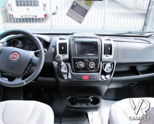 Burstner Lyseo TD 680 Privilège: camper nuovo semintegrale con letto basculante e garage per biciclette. Pacchetto Lyseo TD. Su Fiat Ducato 140 CV.