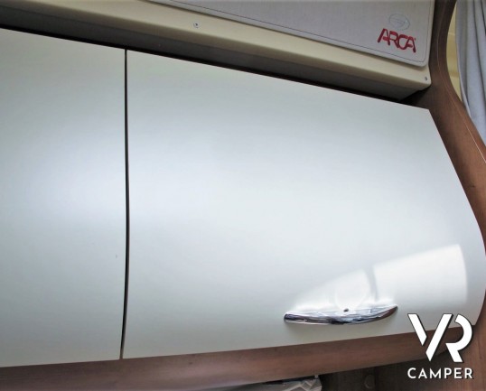 Arca 720 GLM - camper usato mansardato con letto matrimoniale posteriore, letto matrimoniale in mansarda e dinette a L convertibile in letto. Con garage.