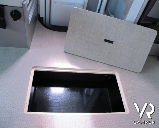 Burstner Lyseo TD 680 Privilège: camper nuovo semintegrale con letto basculante e garage per biciclette. Pacchetto Lyseo TD. Su Fiat Ducato 140 CV.