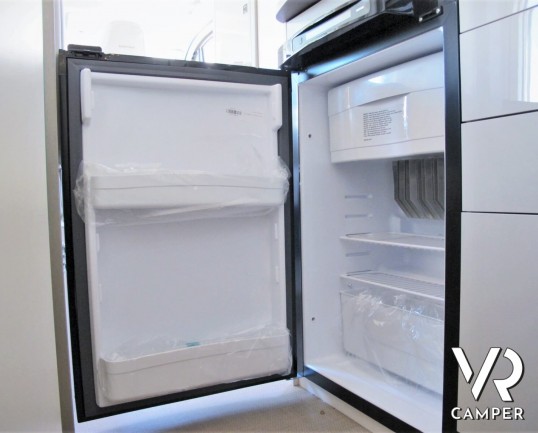 Burstner Travel Van 620: camper nuovo semintegrale con letti gemelli, accessoriato con Pacchetto Premium. Su Fiat Ducato 140 CV. In visione da Italia VR.