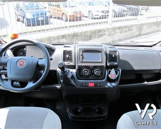 Font Vendôme Horizon 307: furgone camperizzato marchio Font Vendôme con letto matrimoniale posteriore, sospensioni ad aria, veranda, 2° batteria servizi, retrocamera.