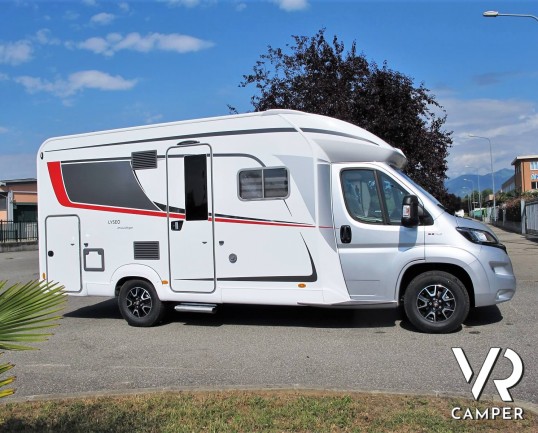 Burstner Lyseo TD 680 Privilège: camper nuovo semintegrale con letto basculante e garage per biciclette. Pacchetto Lyseo TD. Su Fiat Ducato 140 CV.