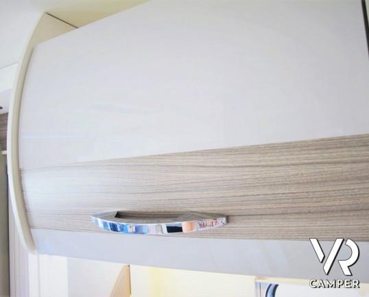 Burstner Travel Van 620: camper nuovo semintegrale con letti gemelli, accessoriato con Pacchetto Premium. Su Fiat Ducato 140 CV. In visione da Italia VR.