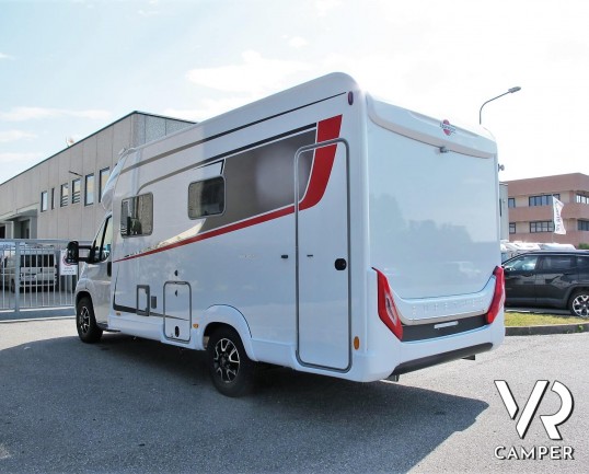 Burstner Lyseo TD 680 Privilège: camper nuovo semintegrale con letto basculante e garage per biciclette. Pacchetto Lyseo TD. Su Fiat Ducato 140 CV.