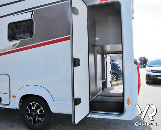 Burstner Lyseo TD 680 Privilège: camper nuovo semintegrale con letto basculante e garage per biciclette. Pacchetto Lyseo TD. Su Fiat Ducato 140 CV.