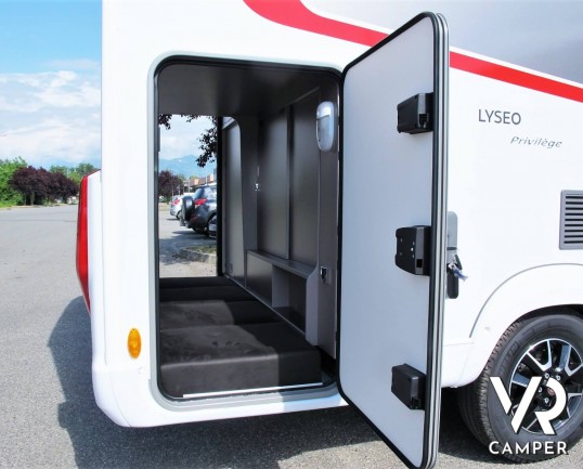 Burstner Lyseo TD 680 Privilège: camper nuovo semintegrale con letto basculante e garage per biciclette. Pacchetto Lyseo TD. Su Fiat Ducato 140 CV.