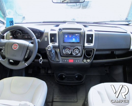 Burstner Travel Van 620: camper nuovo semintegrale con letti gemelli, accessoriato con Pacchetto Premium. Su Fiat Ducato 140 CV. In visione da Italia VR.