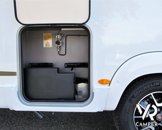 Burstner Lyseo TD 680 Privilège: camper nuovo semintegrale con letto basculante e garage per biciclette. Pacchetto Lyseo TD. Su Fiat Ducato 140 CV.