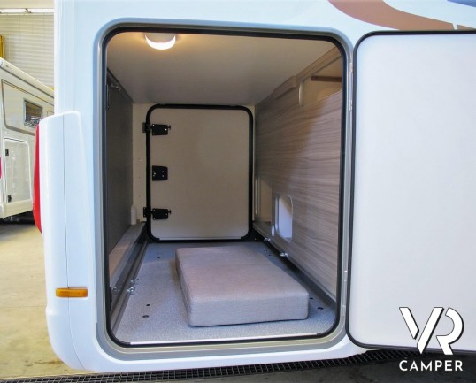 Burstner Travel Van 620: camper nuovo semintegrale con letti gemelli, accessoriato con Pacchetto Premium. Su Fiat Ducato 140 CV. In visione da Italia VR.