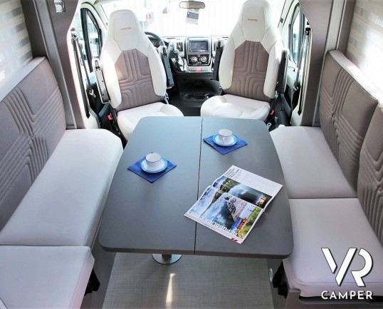 Burstner Lyseo TD 680 Privilège: camper nuovo semintegrale con letto basculante e garage per biciclette. Pacchetto Lyseo TD. Su Fiat Ducato 140 CV.