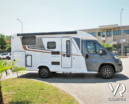 Burstner Travel Van 620: camper nuovo semintegrale con letti gemelli, accessoriato con Pacchetto Premium. Su Fiat Ducato 140 CV. In visione da Italia VR.