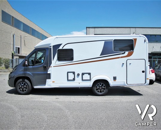 Burstner Travel Van 620: camper nuovo semintegrale con letti gemelli, accessoriato con Pacchetto Premium. Su Fiat Ducato 140 CV. In visione da Italia VR.