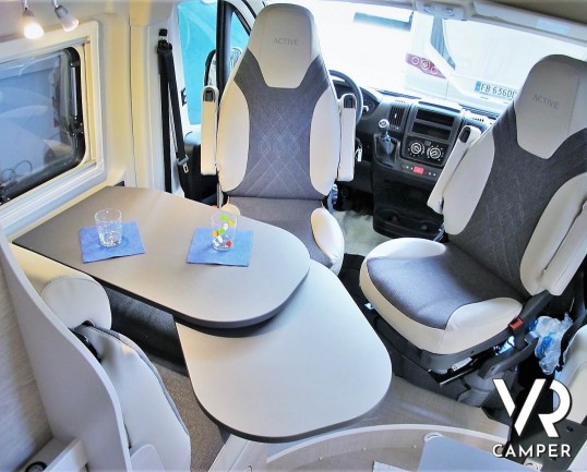 Burstner Campeo C 600: camper furgonato nuovo colore bianco, con letto sul tetto, accessoriato con pacchetto Campeo + Active. Su Fiat Ducato 140 CV.