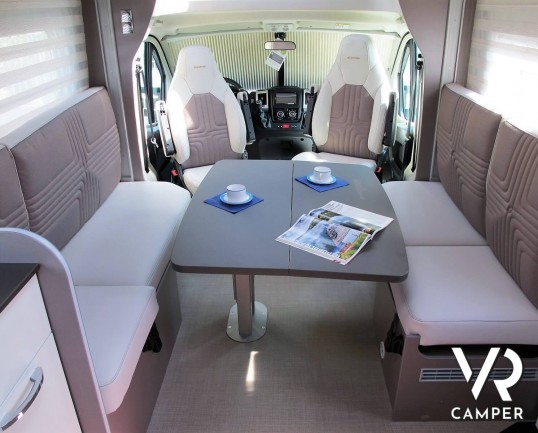 Burstner Lyseo TD 680 Privilège: camper nuovo semintegrale con letto basculante e garage per biciclette. Pacchetto Lyseo TD. Su Fiat Ducato 140 CV.