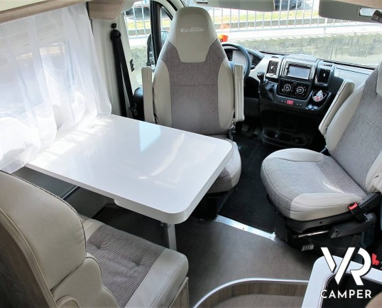 Font Vendôme Horizon 307: furgone camperizzato marchio Font Vendôme con letto matrimoniale posteriore, sospensioni ad aria, veranda, 2° batteria servizi, retrocamera.