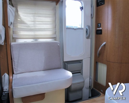 Arca 720 GLM - camper usato mansardato con letto matrimoniale posteriore, letto matrimoniale in mansarda e dinette a L convertibile in letto. Con garage.