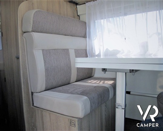 Font Vendôme Horizon 307: furgone camperizzato marchio Font Vendôme con letto matrimoniale posteriore, sospensioni ad aria, veranda, 2° batteria servizi, retrocamera.