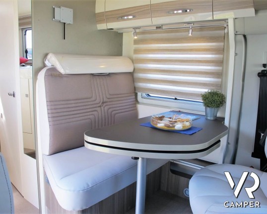 Burstner Travel Van 620: camper nuovo semintegrale con letti gemelli, accessoriato con Pacchetto Premium. Su Fiat Ducato 140 CV. In visione da Italia VR.