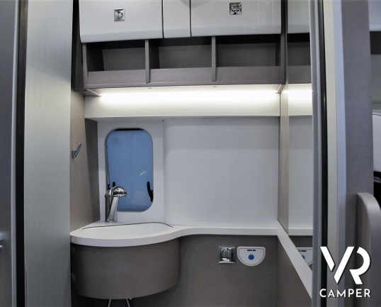 Burstner Eliseo C 540 - camper furgonato nuovo con letto sul tetto, accessoriato con pacchetto Eliseo + Eliseo Select. Su Fiat Ducato