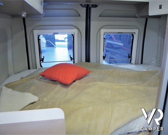 Burstner Eliseo C 540 - camper furgonato nuovo con letto sul tetto, accessoriato con pacchetto Eliseo + Eliseo Select. Su Fiat Ducato