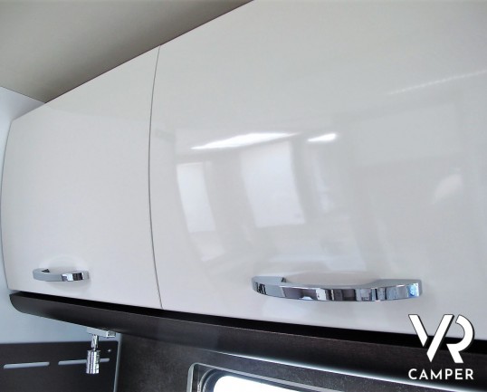 Burstner Lyseo TD 680 Privilège: camper nuovo semintegrale con letto basculante e garage per biciclette. Pacchetto Lyseo TD. Su Fiat Ducato 140 CV.