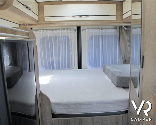 Font Vendôme Horizon 307: furgone camperizzato marchio Font Vendôme con letto matrimoniale posteriore, sospensioni ad aria, veranda, 2° batteria servizi, retrocamera.