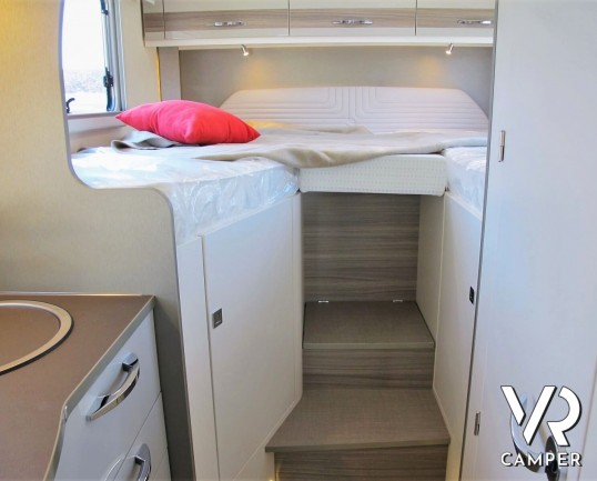 Burstner Travel Van 620: camper nuovo semintegrale con letti gemelli, accessoriato con Pacchetto Premium. Su Fiat Ducato 140 CV. In visione da Italia VR.