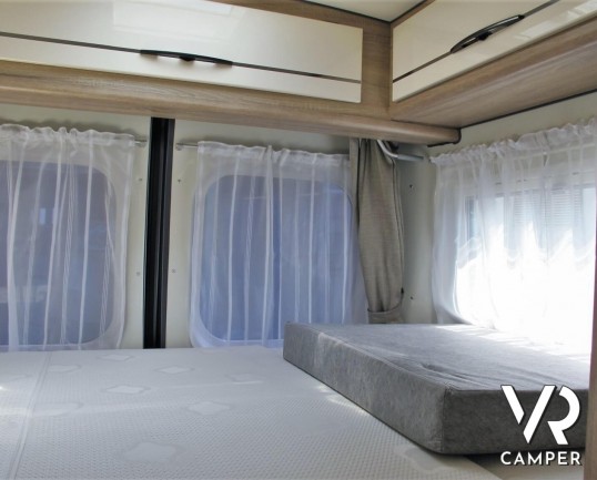 Font Vendôme Horizon 307: furgone camperizzato marchio Font Vendôme con letto matrimoniale posteriore, sospensioni ad aria, veranda, 2° batteria servizi, retrocamera.