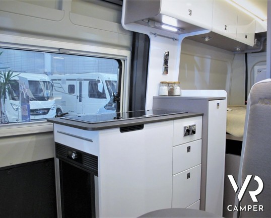 Burstner Eliseo C 540 - camper furgonato nuovo con letto sul tetto, accessoriato con pacchetto Eliseo + Eliseo Select. Su Fiat Ducato