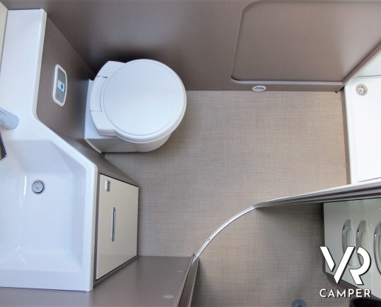 Burstner Lyseo TD 680 Privilège: camper nuovo semintegrale con letto basculante e garage per biciclette. Pacchetto Lyseo TD. Su Fiat Ducato 140 CV.