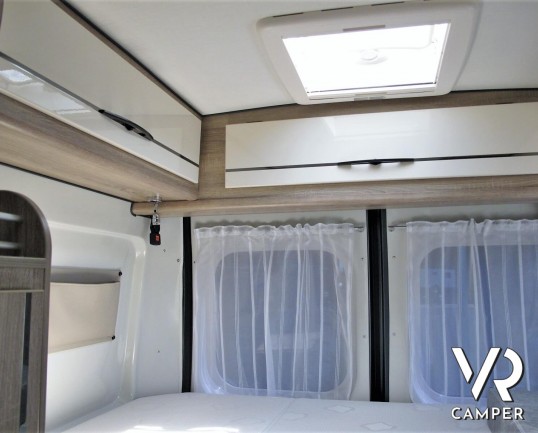 Font Vendôme Horizon 307: furgone camperizzato marchio Font Vendôme con letto matrimoniale posteriore, sospensioni ad aria, veranda, 2° batteria servizi, retrocamera.