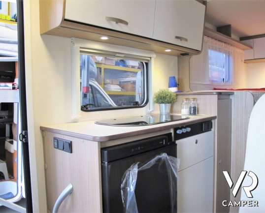 Carado V337: camper nuovo edizione speciale "Europa Edition 15", con 2 posti letto, letti gemelli posteriori e garage. Su motore Citroen 140 CV.