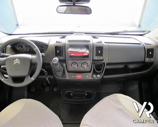 Carado V337: camper nuovo edizione speciale "Europa Edition 15", con 2 posti letto, letti gemelli posteriori e garage. Su motore Citroen 140 CV.