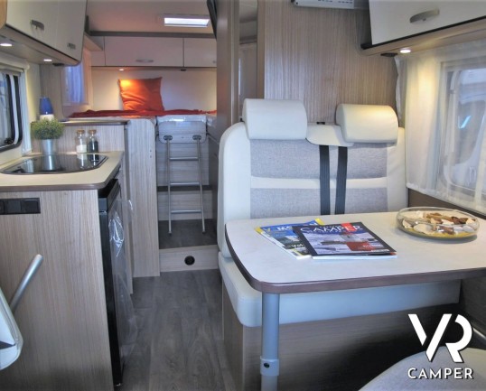 Carado V337: camper nuovo edizione speciale "Europa Edition 15", con 2 posti letto, letti gemelli posteriori e garage. Su motore Citroen 140 CV.