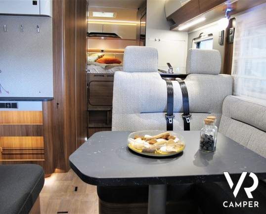 Hymer BMC-I 550: camper nuovo motorhome 5 posti omologati, su meccanica Mercedes-Benz 170 CV, con 5 posti omologati. Dotato di Pacchetto Comfort, Pacchetto Chassis.